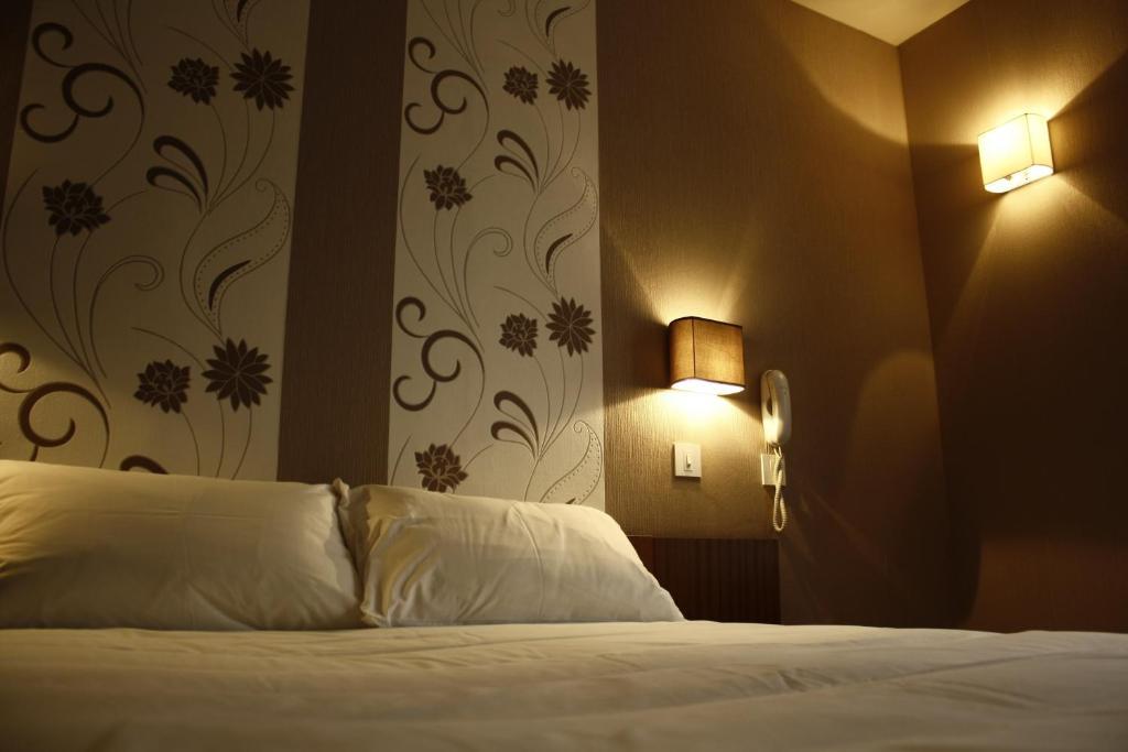Hotel Du Touring Saint-Céré Esterno foto