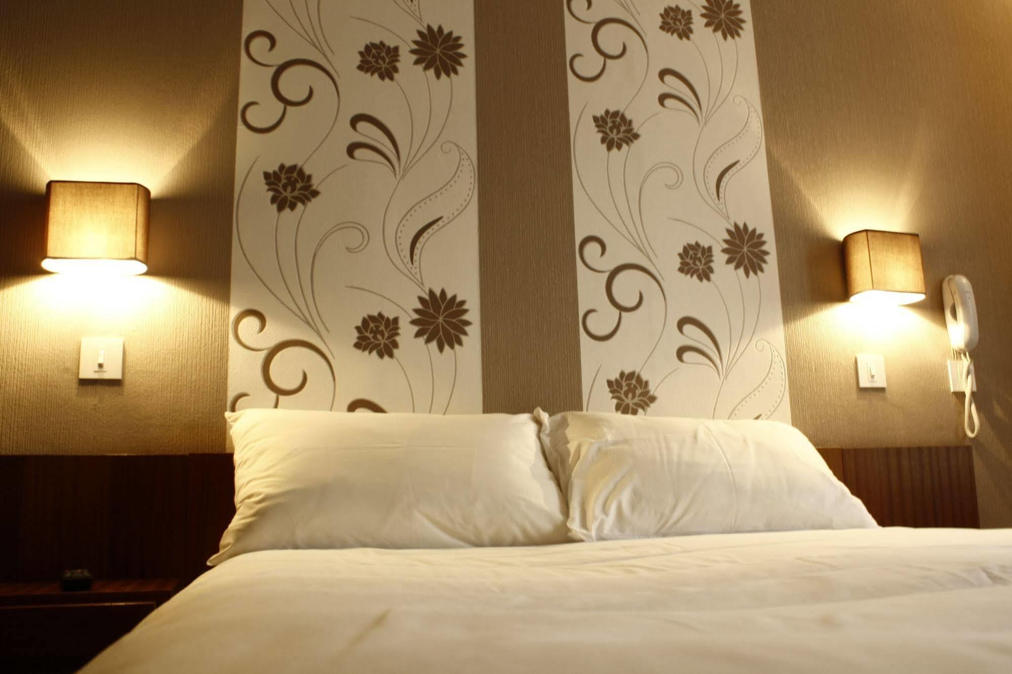 Hotel Du Touring Saint-Céré Esterno foto