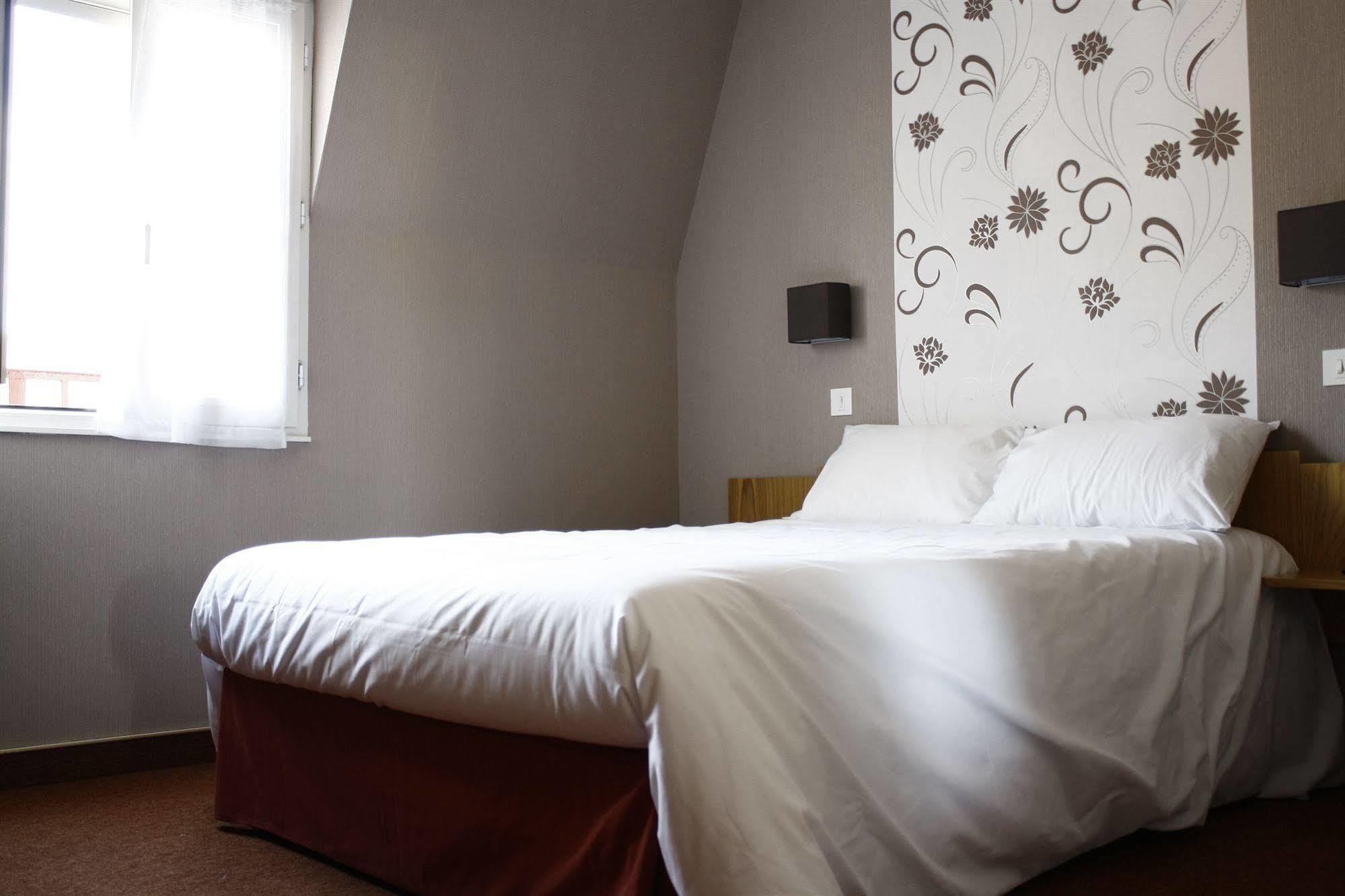 Hotel Du Touring Saint-Céré Esterno foto