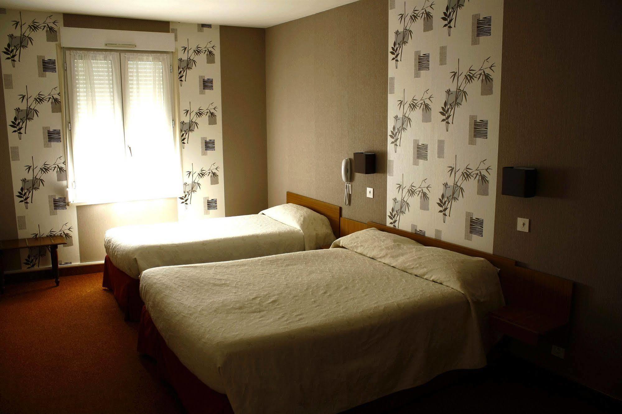 Hotel Du Touring Saint-Céré Esterno foto
