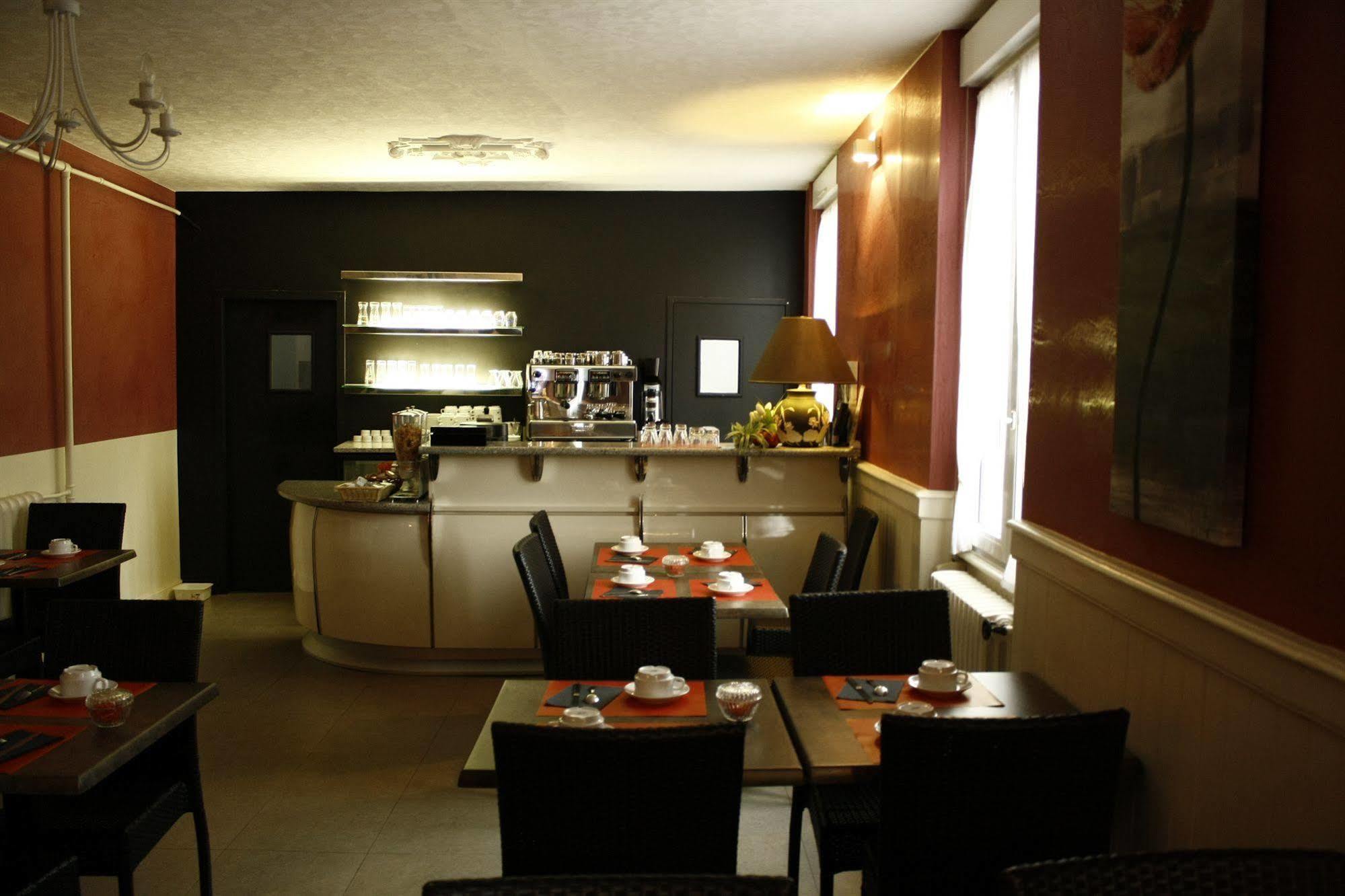 Hotel Du Touring Saint-Céré Esterno foto